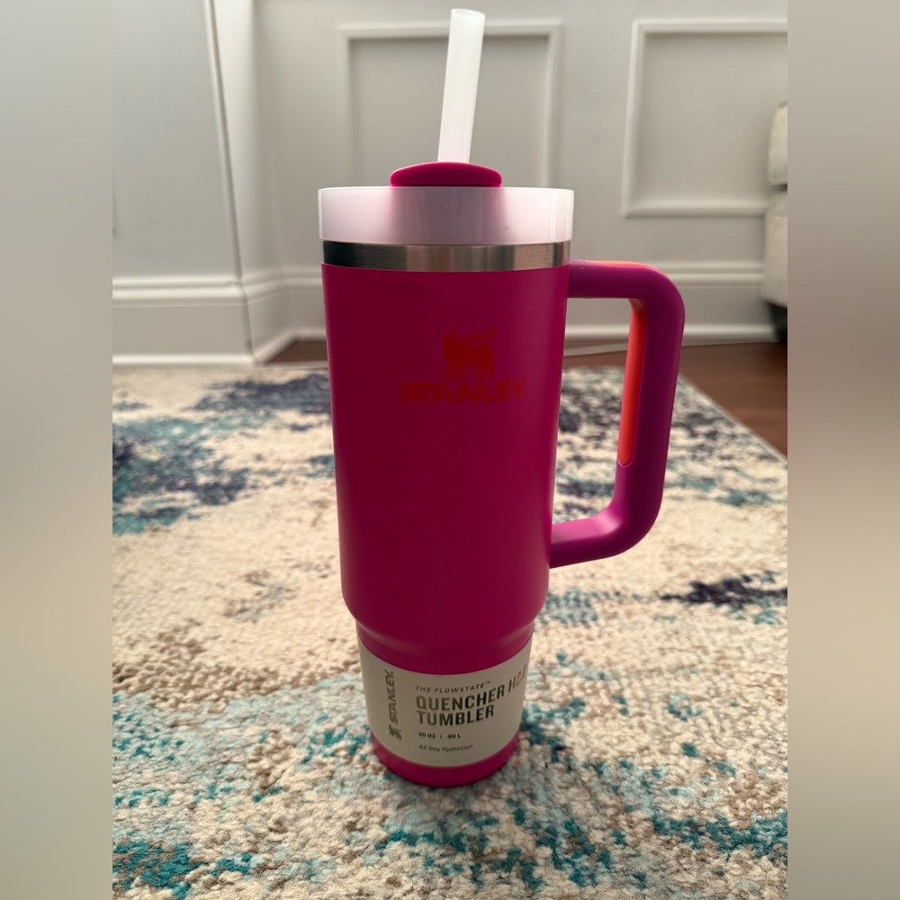 Stanley The Heat Wave Limited Collection Vivid Violet 30oz Quencher H2.O Tumbler